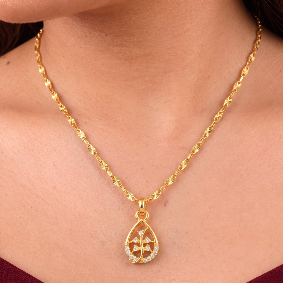 Elegant Teardrop Leaf Pendant Chain