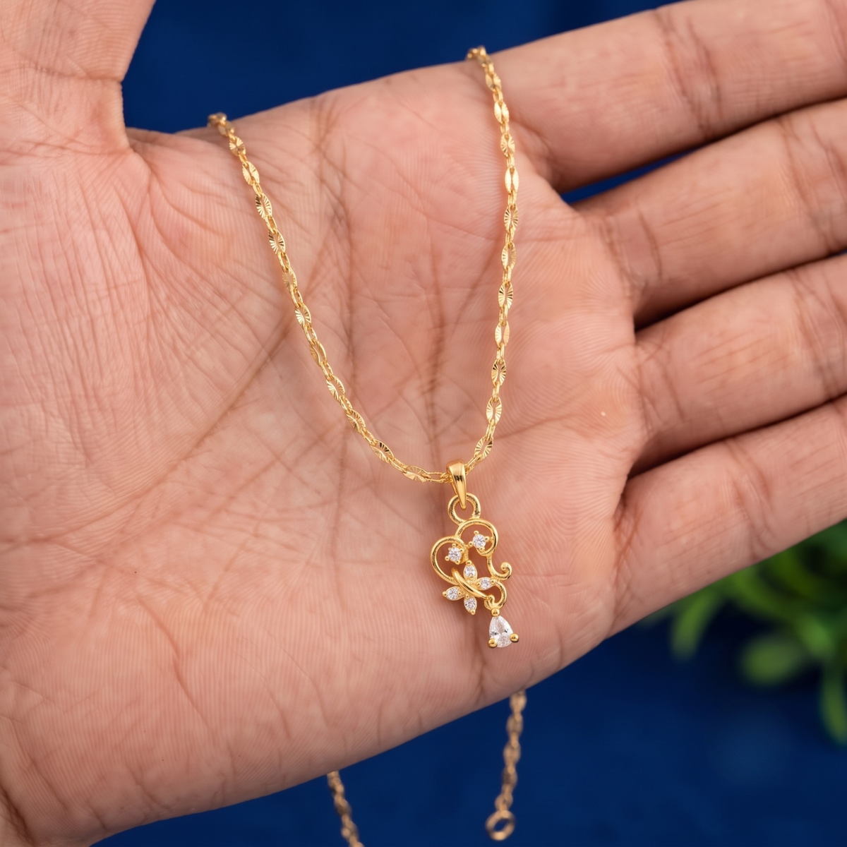 Elegant Swirl Floral Pendant Chain
