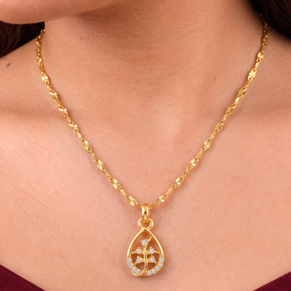 Elegant Teardrop Leaf Pendant Chain