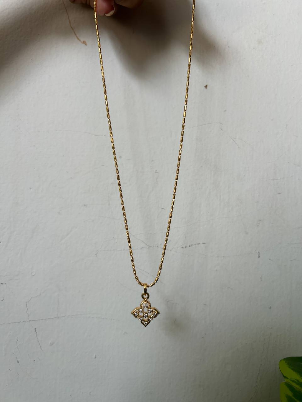 Elegant Floral Teardrop Pendant Chain
