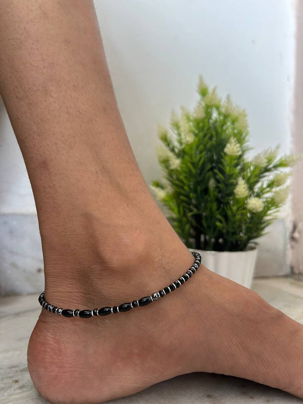 Black Beaded Anklet with Silver-Tone Accents – Elegant Everyday Ankle Bracelet